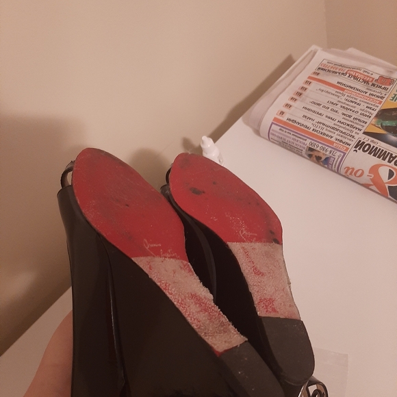 Christian Louboutin Authentic Pumps almost Like New - Picture 2 of 2